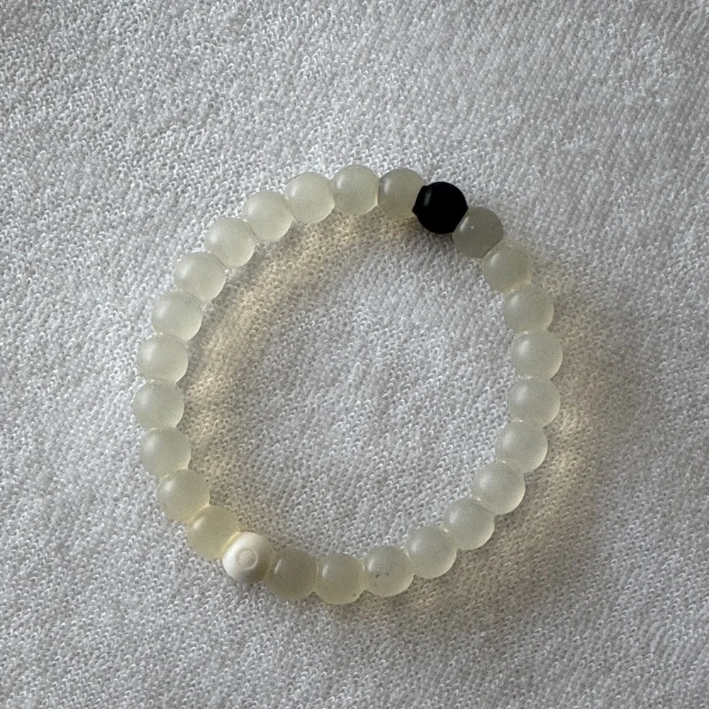 ⚪️ Lokai Classic White Balance Bracelet – Size Small – Unisex